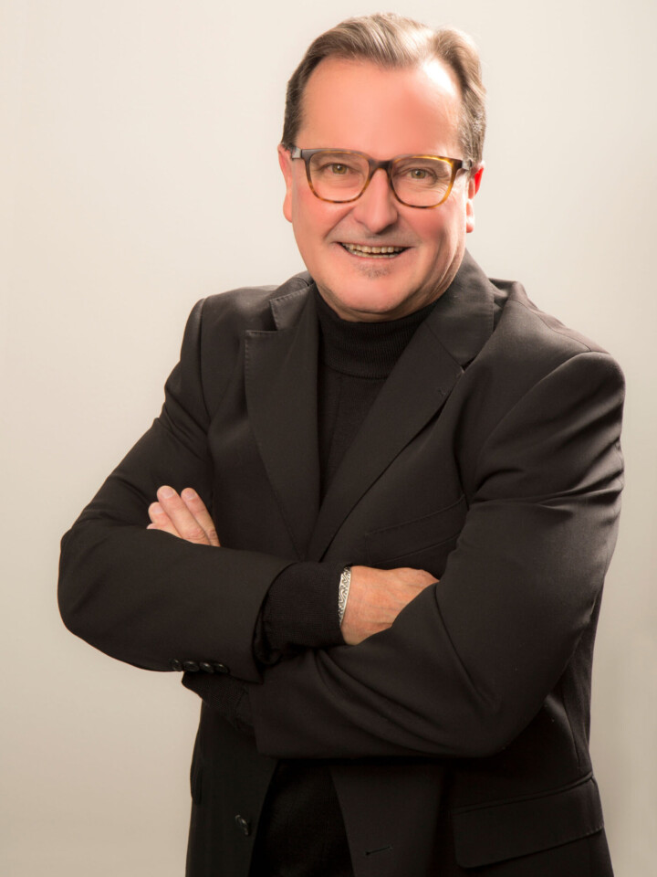 Artin Headshot & Portrait Photography Vancouver are