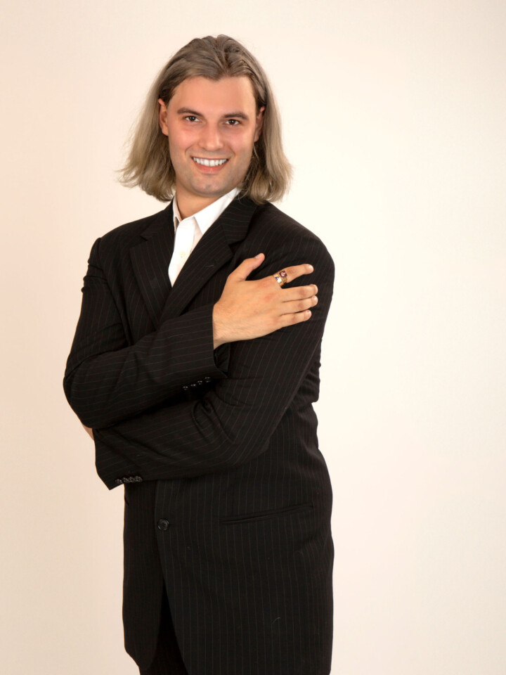 Artin Headshot & Portrait Photography Vancouver are
