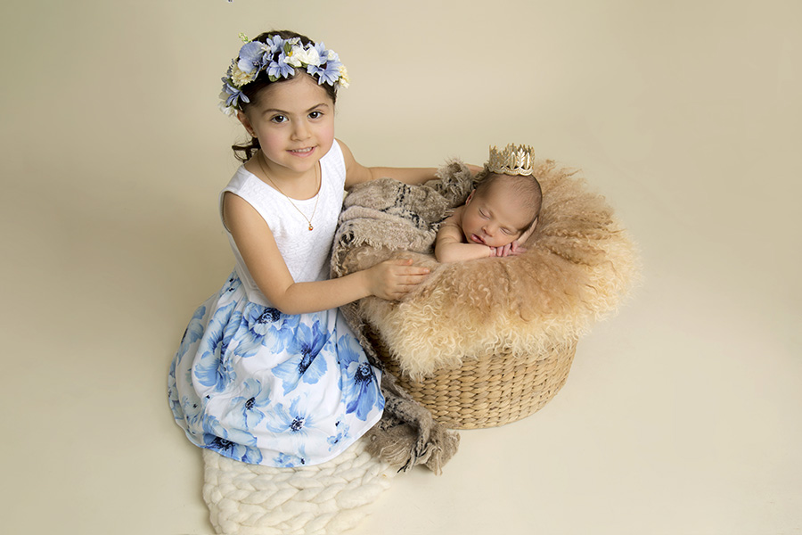 newborn-baby-002 Newborn Photography Vancouver - Include Siblings in Baby's Photoshoot